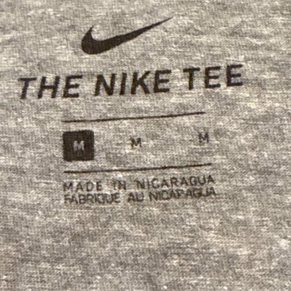 Nike Men's New York Yankee Logo Short Sleeve Tee Shirt Gray Size Medium NWT - Picture 4 of 5